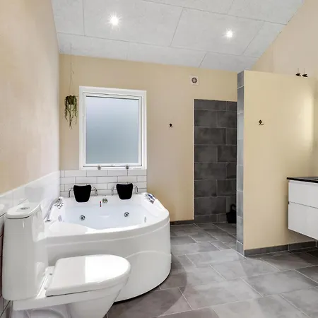 Stunning In With Wifi Хеммет